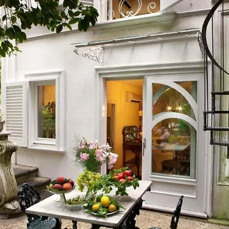 Sleeps 4 Pool Air Con Wifi